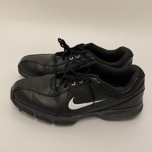 Men’s Nike golf shoes with the cleat